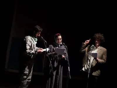 «در دل خاک» چیزی بین نمایشنامه‌خوانی و نمایش رادیویی است/ محوریت اثر تحول انسان و ارزش والای شهداست 