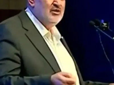 وزیر نیرو: به فردی که درحال هدر دادن آب بود خودم را معرفی کردم و تذکر دادم اما گفت به شما ربطی ندارد + فیلم