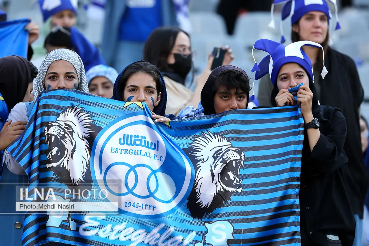 ویدیو: حضور بانوان هواداران استقلال در کمپ حجازی