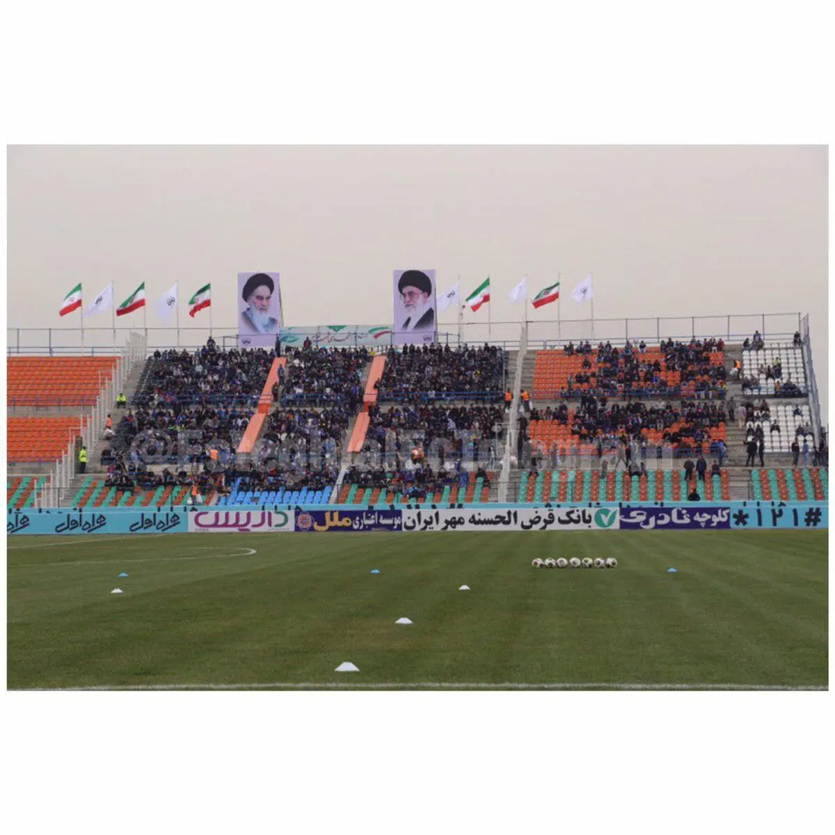 منشا در فهرست هجده نفر، پاتوسی روی سکوها/ نمایش پرچم ژاپن روی در بین تماشاگران (عکس)