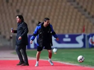 درگیری خسرو حیدری و کادرفنی خیبر در پایان نیمه اول