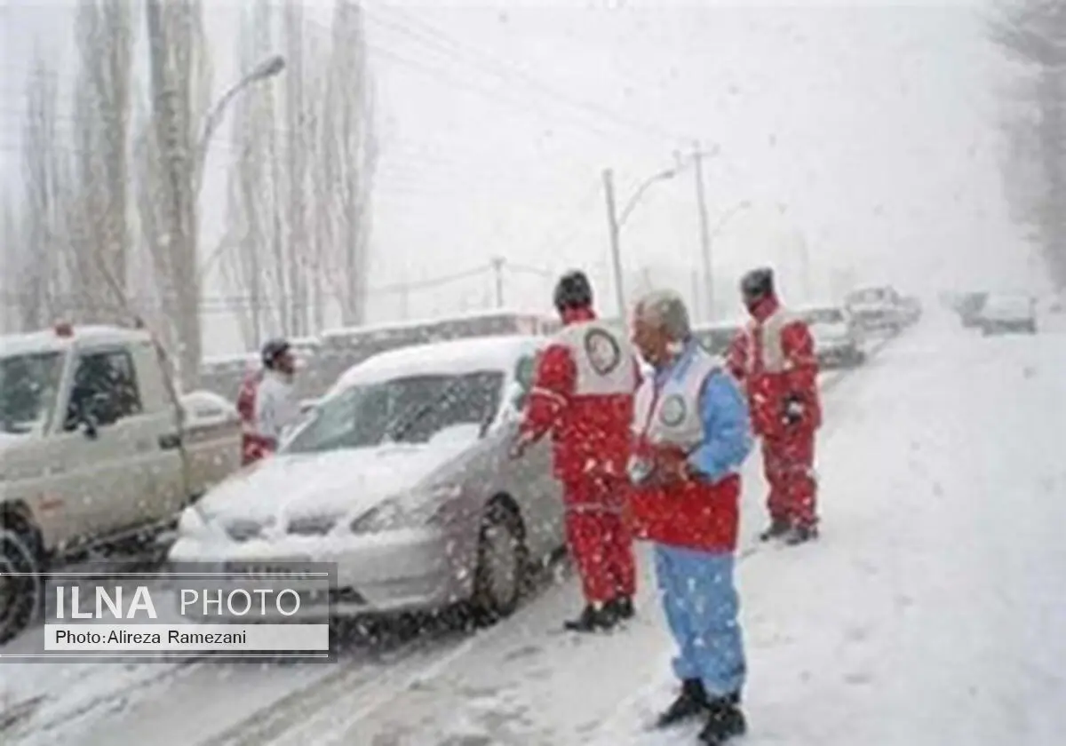امدادرسانی به ۹۷۵ نفر گرفتار در برف و کولاک 