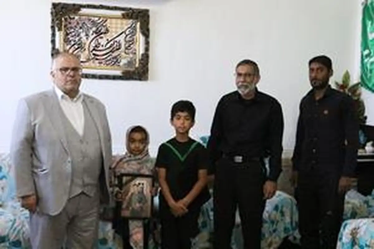 دیدار مدیرعامل نفت پاسارگاد و نماینده شستا با خانواده‌های داغدار حادثه متروپل در آبادان 