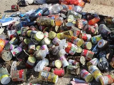 توقیف بیش از ۱۲ تن مواد غذایی فاسد و تاریخ‌ مصرف‌گذشته در آبادان