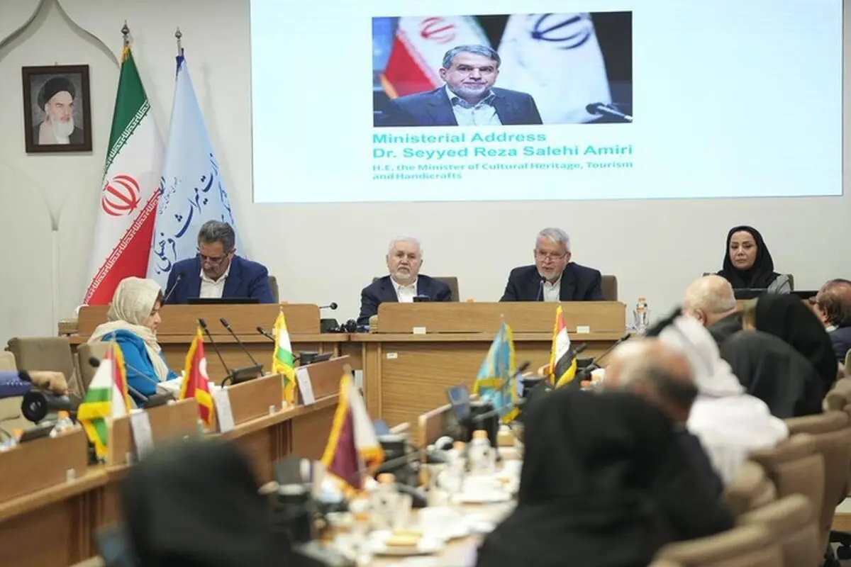 زنان عشایر کانون تاب‌آوری سرزمین و ستون تداوم دانش بومی هستند