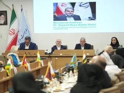 زنان عشایر کانون تاب‌آوری سرزمین و ستون تداوم دانش بومی هستند
