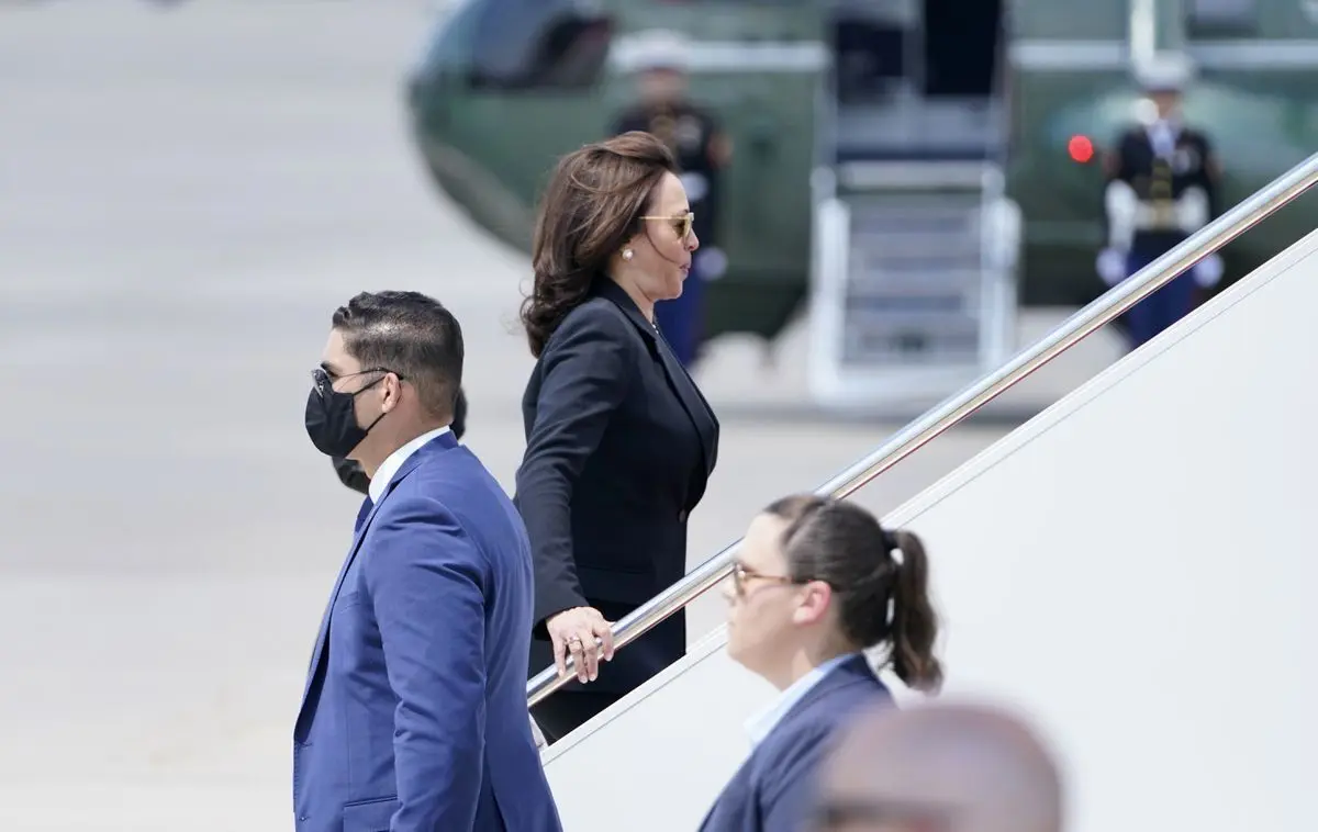 نقص فنی در هواپیمای کامالا هریس