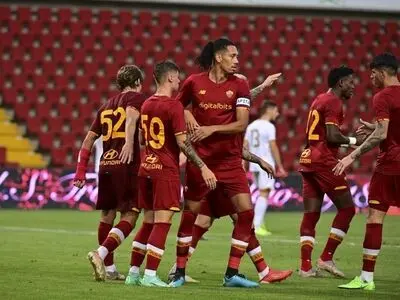 دوری سه هفته‌ای اسمالینگ از میادین