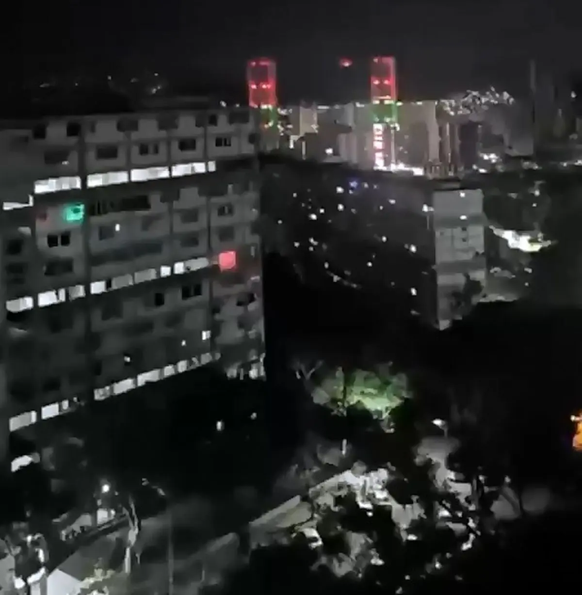 برخی رسانه‌های ونزوئلایی از حملۀ هوایی آمریکا به یک پایگاه هوایی در کاراکاس خبر می‌دهند + فیلم