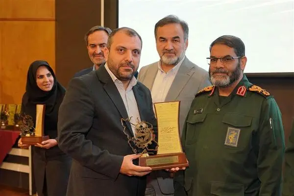 گروه فولاد مبارکه موفق به کسب جایزه نشان ملی اقتصاد مقاومتی کشور شد
