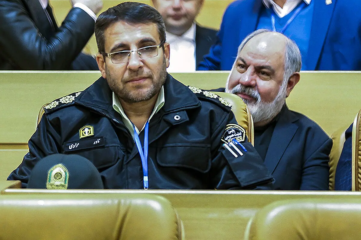ساماندهی ویترین واحدهای صنفی عرضه‌کننده پوشاک در پایتخت