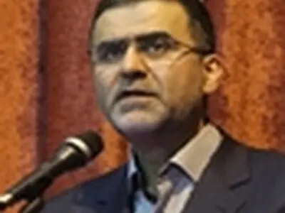 طلاب با سینماگران ارتباط داشته‌ باشند سینمای واقعی‌تری خواهیم داشت