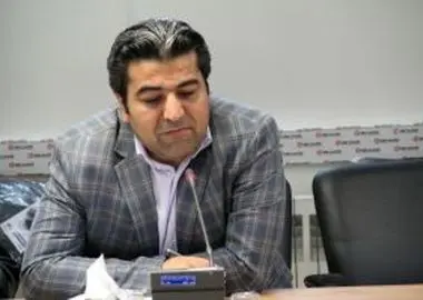 زخم لاستیک خودرو بر پای کارگر به جای بوسیدن دستان پینه بسته! 