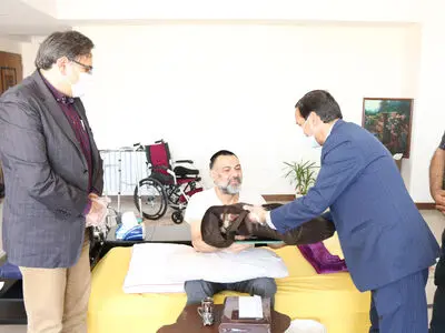 دیدار مدیرعامل انجمن تئاتر انقلاب و دفاع مقدس با هنرمند جانباز سینما و تئاتر