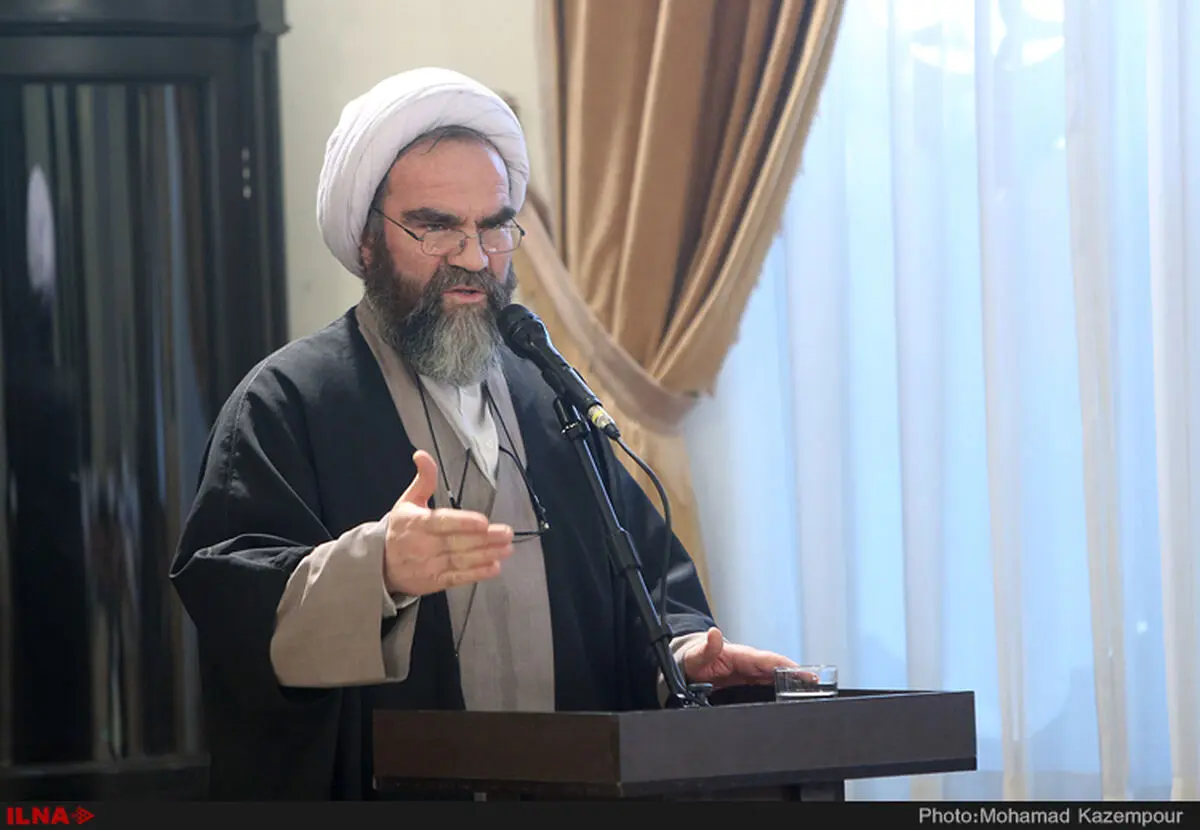 روحانی از نقد استقبال می‌کند/ احمدی‌نژاد در حال زمینه‌سازی برای انتخابات ۱۴۰۰ است