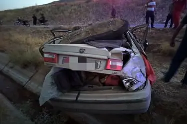 امدادگران هلال‌احمر به ۲ مصدوم حادثه واژگونی خودروی سمند در محور شلمزار–شهرکرد امداد رسانی کردند