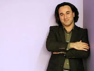 سبحان مهدی‌پور آثار عارف قزوینی را می‌خواند
