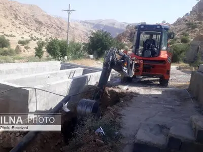 ابهامات درباره متوقف شدن پروژه انتقال آب منطقه عشایری گچساران/عشایر: جلوی تکمیل پروژه 95 درصدی را گرفتند / پیمانکار : اجازه ادامه کار نمی‌دهند/ آذرفر: پروژه در حال انجام و پیشرفت آن تنها 65 درصد است 