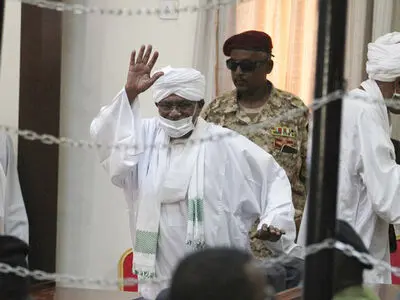 عمر البشیر در بیمارستان تحت مراقبت قضایی است