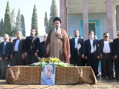 پیکر استادابوالقاسم فقیری در آرامستان شاه داعی الله شیراز آرام گرفت