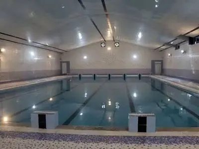 تداوم بلاتکلیفی تنها استخر شنای شوش؛ شهروندان خواستار تسریع در بازگشایی شدند