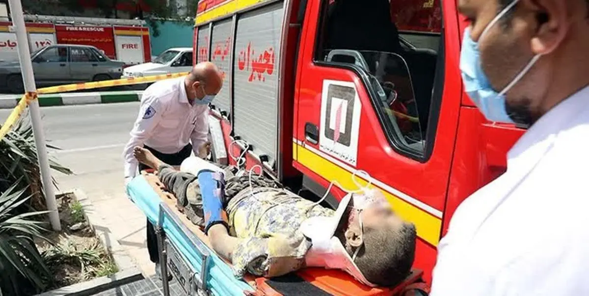 مسمومیت دو کارگر و یک آتش‌نشان بر اثر نشت گاز آمونیاک 