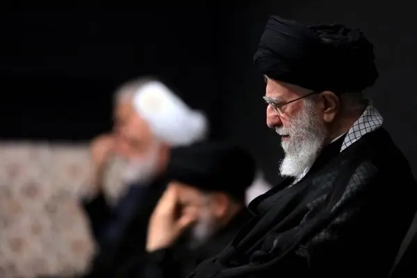 Supreme Leader attends Muharram mourning ceremony on Ashura night