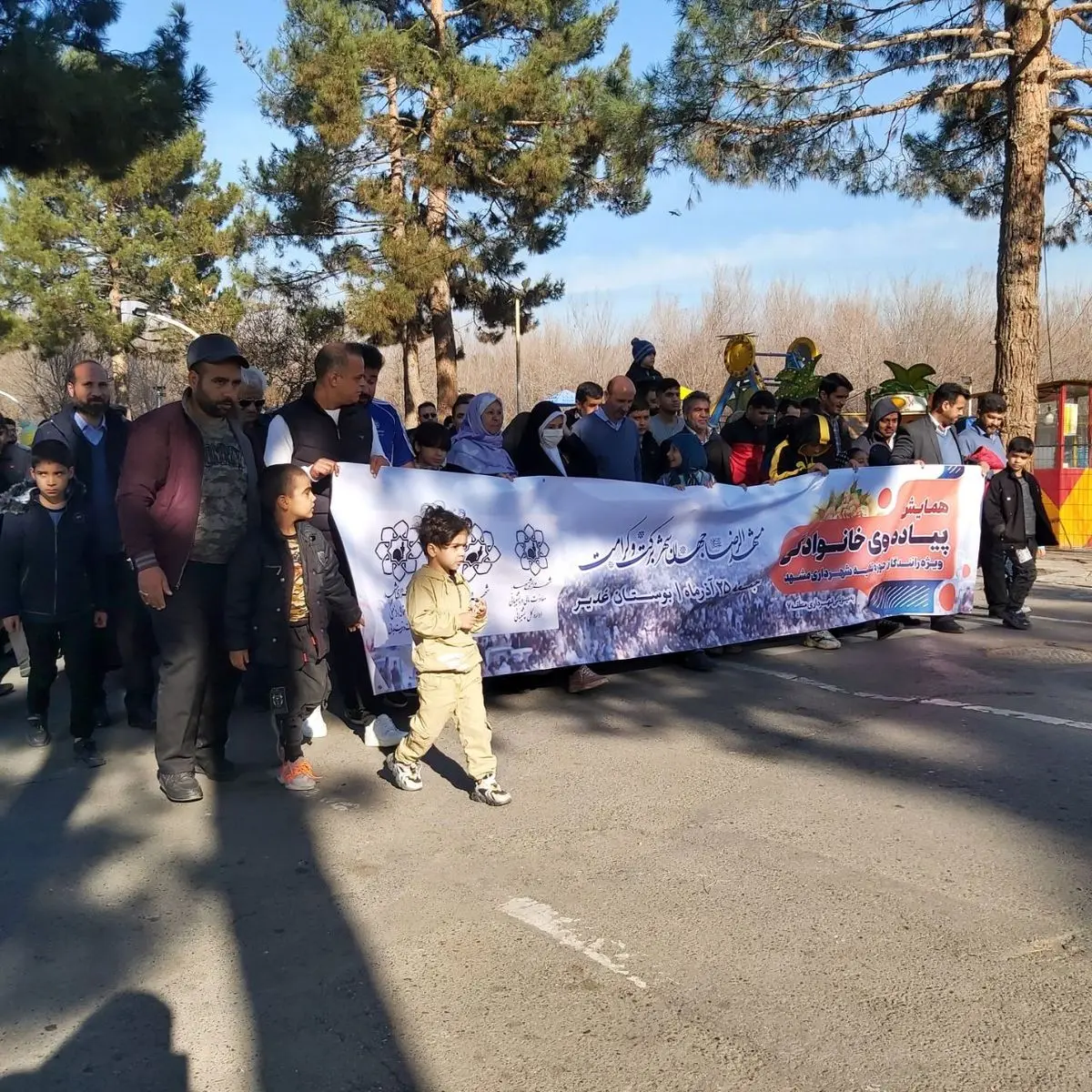 برگزاری پیاده‌روی خانوادگی رانندگان حمل و نقل در مشهد