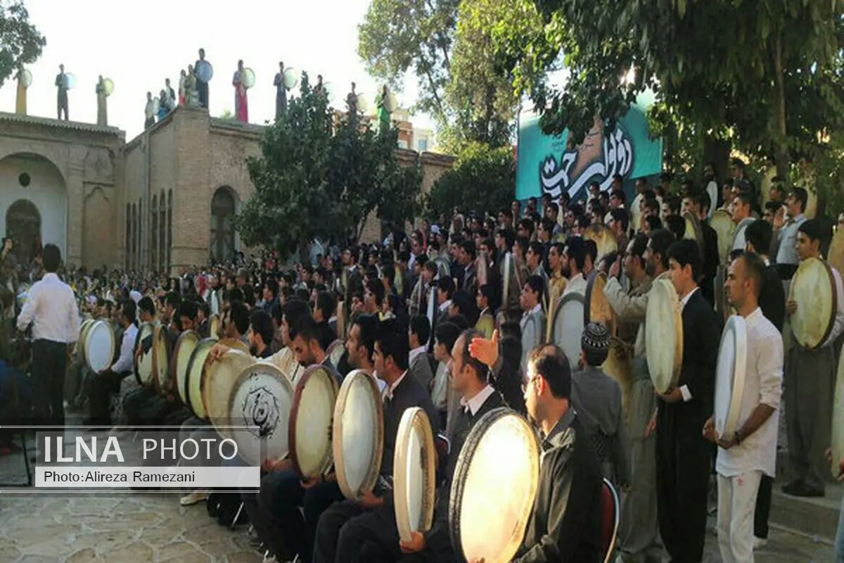 تجمع دف‌نوازان در عمارت خسروآباد سنندج