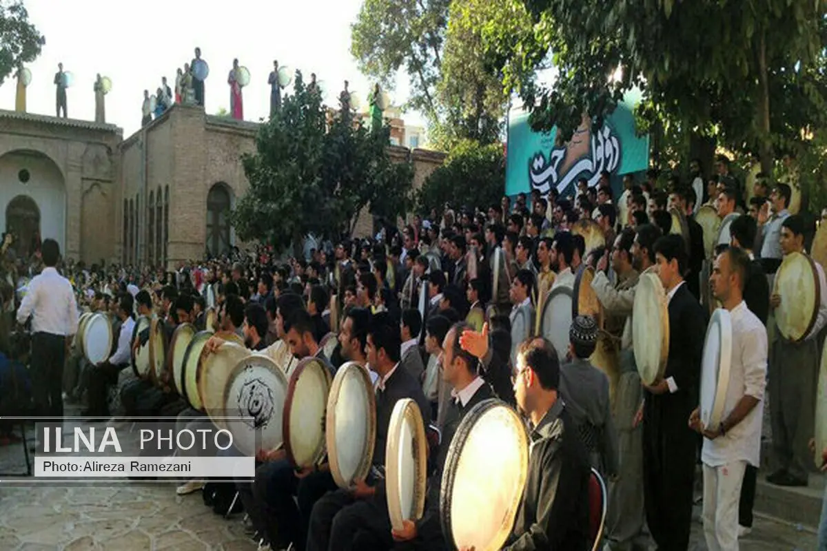 تجمع دف‌نوازان در عمارت خسروآباد سنندج