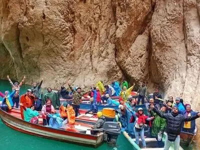 تعیین نرخ‌نامه مصوب برای قایق‌های گردشگری دریاچه کارون۳