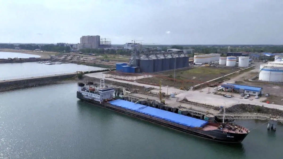 مدیرعامل سازمان منطقه آزاد انزلی بر لزوم استمرار تأمین کالاهای اساسی و مواد اولیه تأکید کرد