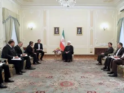 روحانی : ایران مصممة علی تنمیة علاقاتها مع دول الجوار