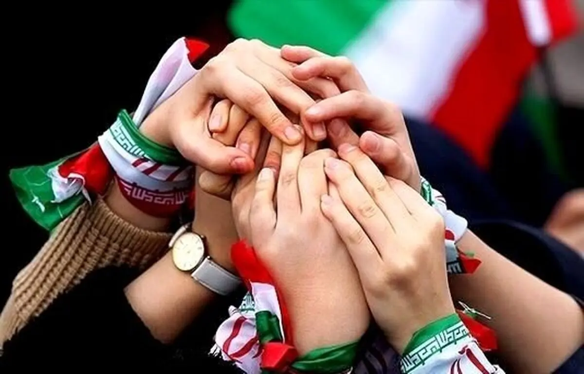 هم‌افزایی میدان‌های اقتصادی، اجتماعی و نظامی سبب ایستادگی ایران در برابر ابرقدرت‌ها / رسانه‌ها دیده‌بان کشور هستند