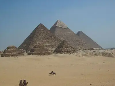 سه هرم مصر یا دو هرم مصر؟