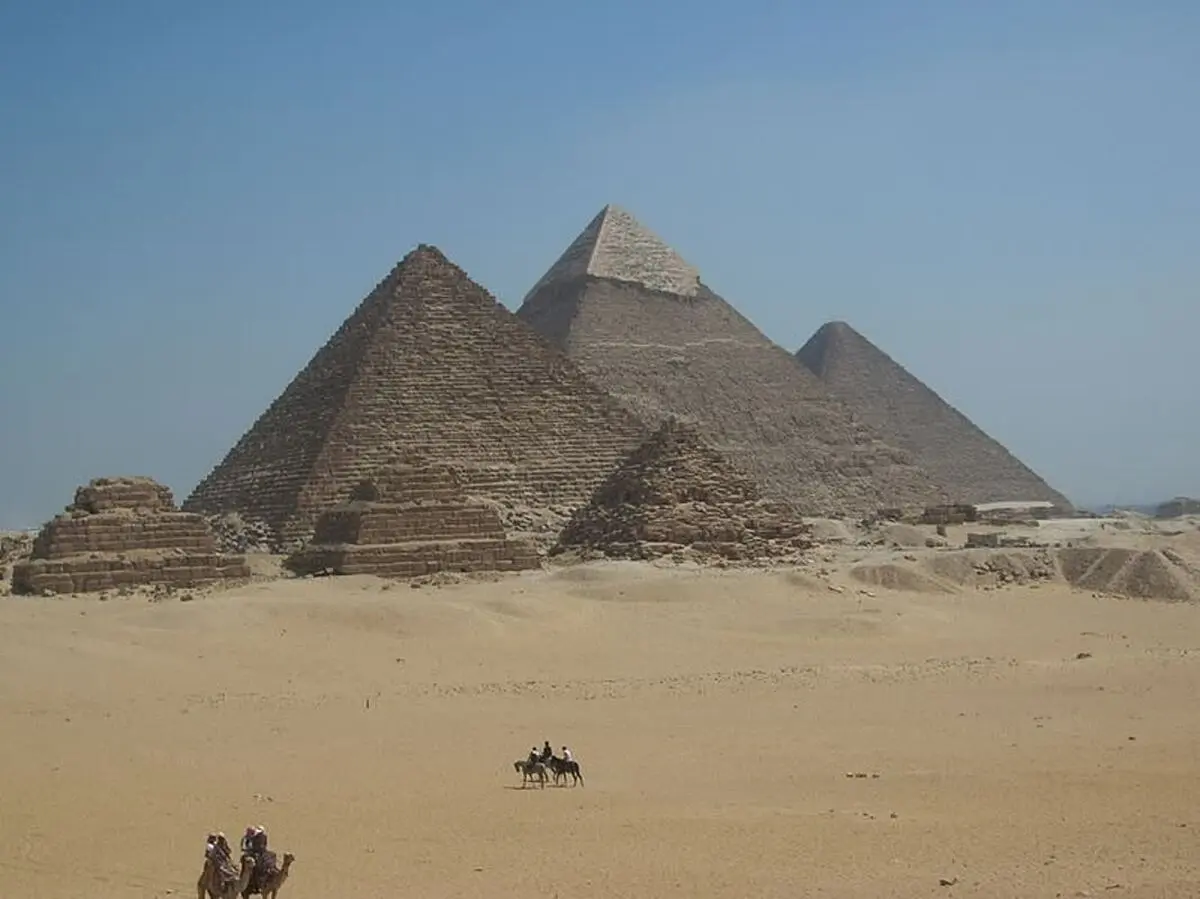 سه هرم مصر یا دو هرم مصر؟