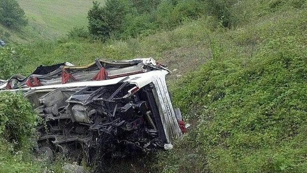 7 killed, 14 injured in bus accident in Pakistan's Karachi