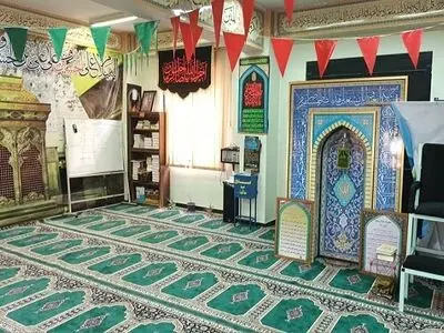 غبارروبی و تجهیز نمازخانه‌های متروی تهران