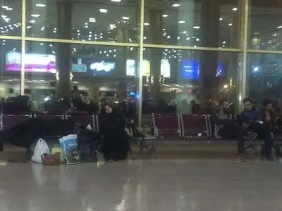 مسافران اهواز در فرودگاه مشهد کلافه شدند