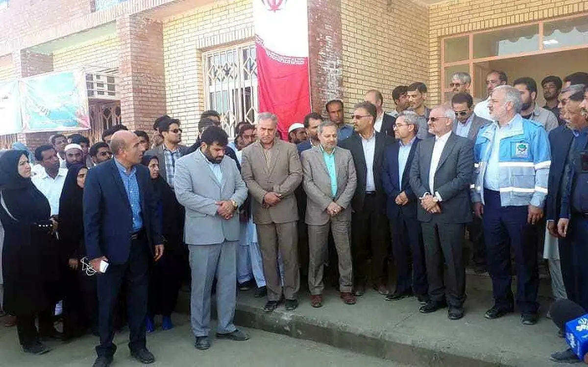 مردم و مسئولان برای بازگشت سیل‌زدگان به زندگی عادی تلاش می‌کنند