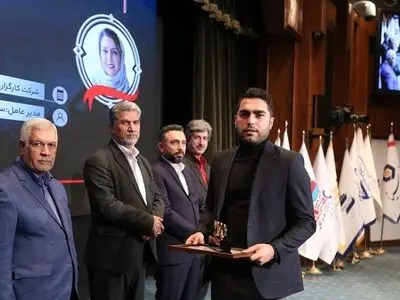 تجلیل از بیمه دات کام در دهمین اجلاس سراسری رضایتمندی مشتری