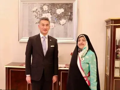 نشان خورشید تابان از سوی امپراطور ژاپن به معصومه ابتکار اعطا شد