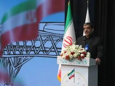 پرچم سه‌رنگ نماد هویت ایرانیان است/ رنگین‌کمانی از تفاوت‌های زیبا هستیم