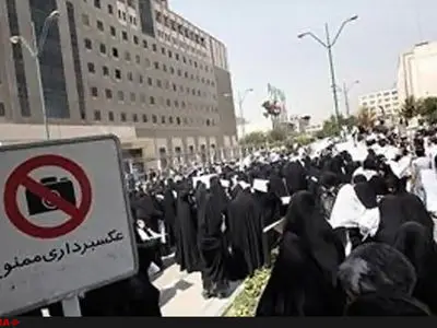 تجمع جمعی از مربیان پیش‌دبستانی مقابل مجلس