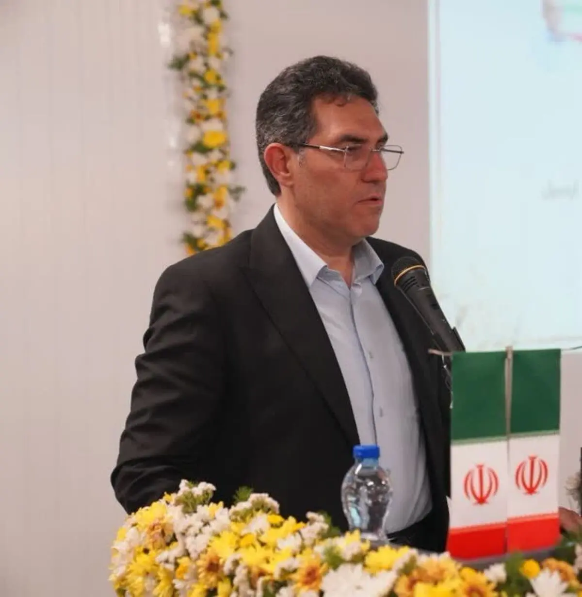 مصوبات سفر رئیس جمهور را تا تحقق کامل پیگیری می کنیم