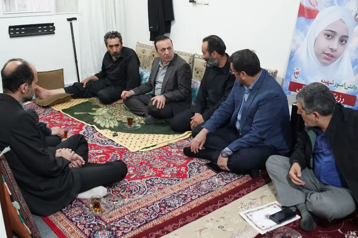 دیدار استاندار قزوین با خانواده شهیده کودک در نجف‌آباد