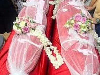 آخرین وداع فرزند شهید عطوی با پدرش/فیلم