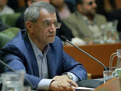تاکسیرانی فرافکنی می‌کند