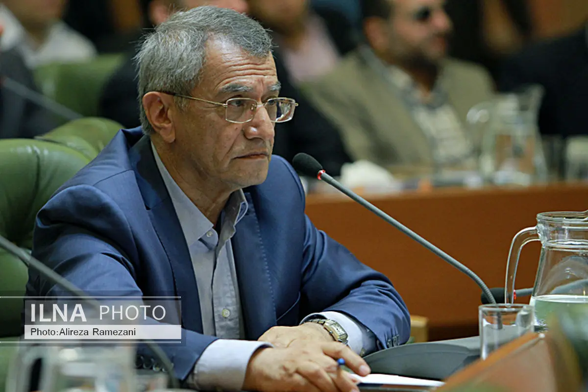 انتقاد حقانی از ثبت سفارش موتورسیکلتهای کاربراتوری/وزرای کشور و صنعت به مصوبات پایبند باشند