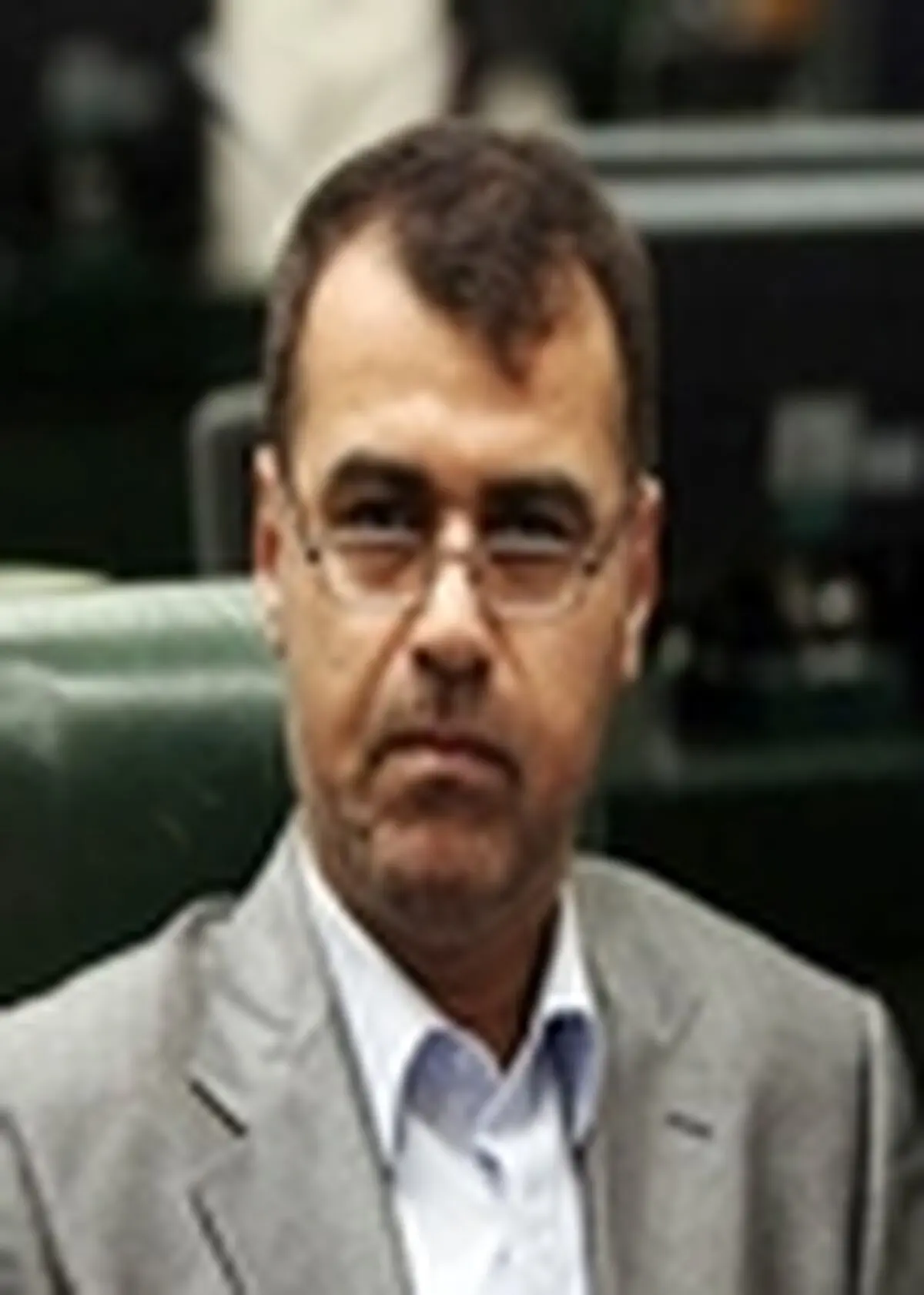 انتقاد از نحوه واگذاری سهام استقلال و پرسپولیس / توجه به اهلیت افراد درخرید سهام سرخابی